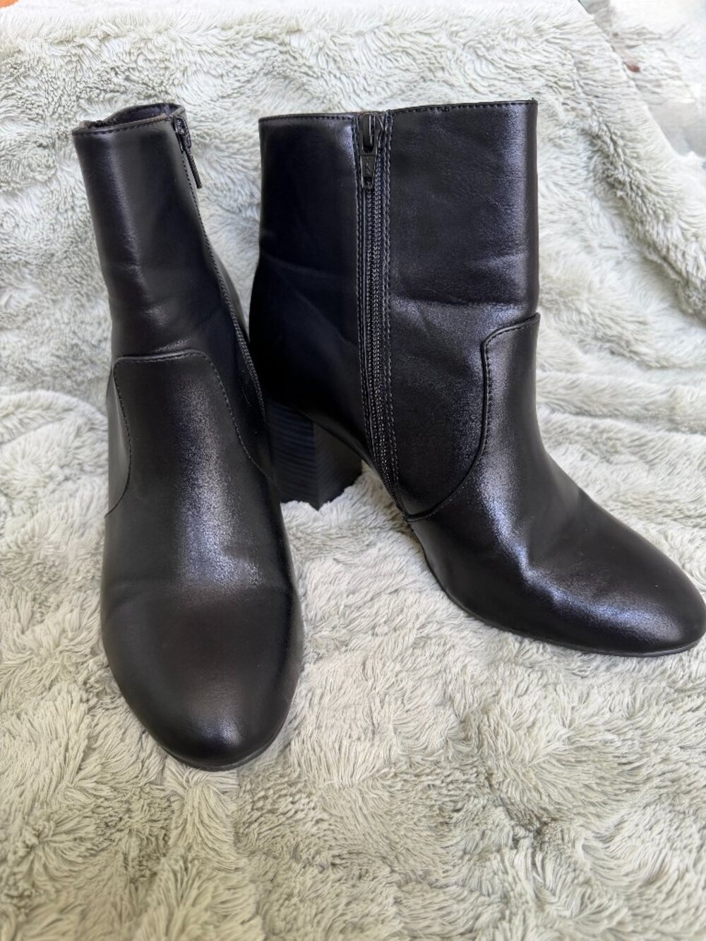 Old Navy Black 3" Heeled Ankle Boots Size 8